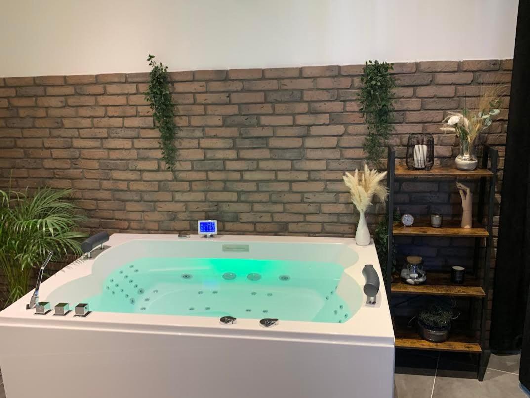 V' Appart Spa Troyes Buitenkant foto